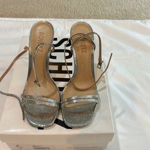 Schutz Altina color Prata Size 6.5